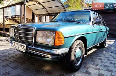 Седан Mercedes-Benz E-Class 1980 в 