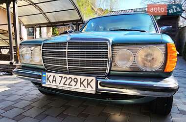 Седан Mercedes-Benz E-Class 1980 в 