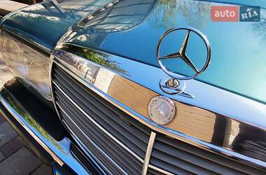 Седан Mercedes-Benz E-Class 1980 в 