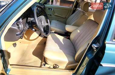 Седан Mercedes-Benz E-Class 1980 в 