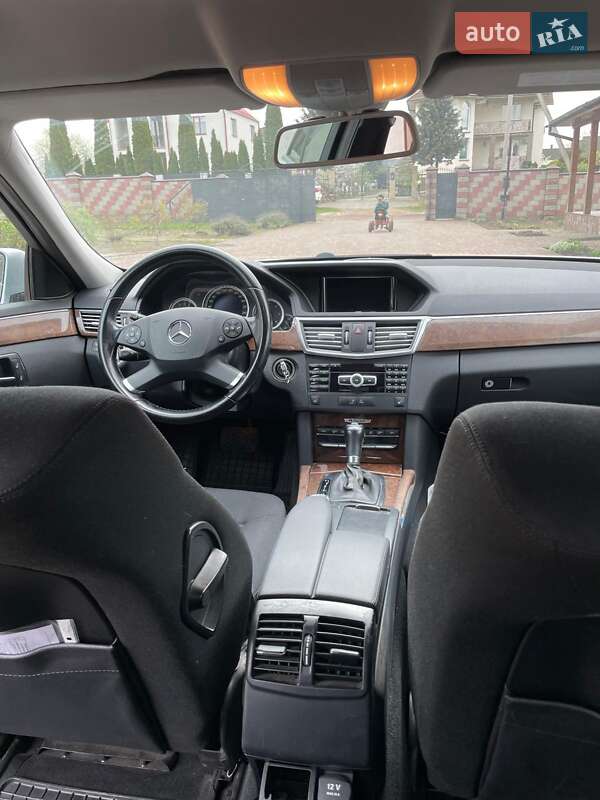 Седан Mercedes-Benz E-Class 2011 в Любомлі