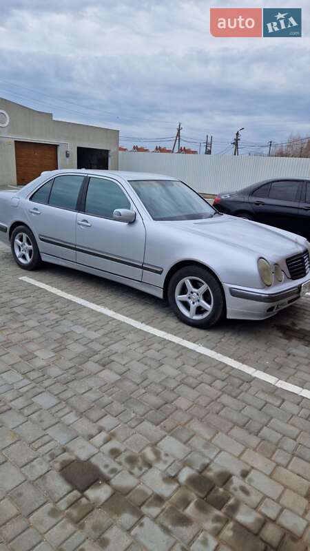 Седан Mercedes-Benz E-Class 2000 в Одесі