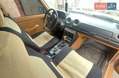 Седан Mercedes-Benz E-Class 1980 в 