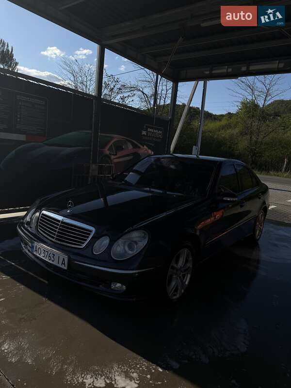 Седан Mercedes-Benz E-Class 2005 в 