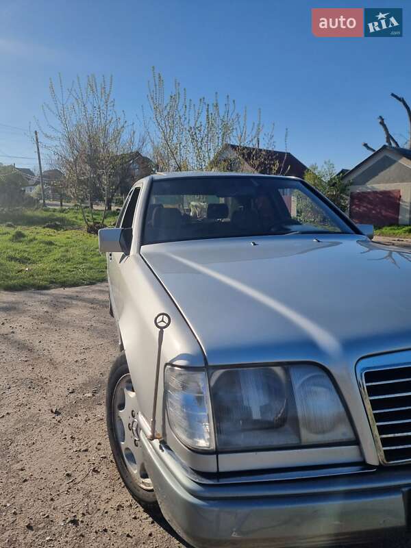 Седан Mercedes-Benz E-Class 1995 в Коростишеві