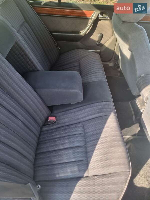 Седан Mercedes-Benz E-Class 1995 в Коростишеві