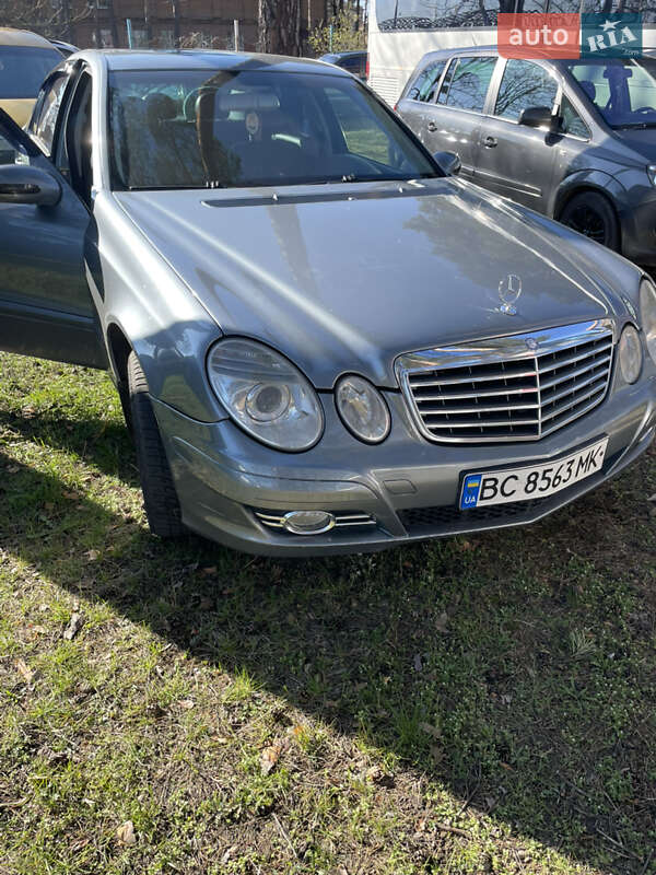 Седан Mercedes-Benz E-Class 2005 в Сокале
