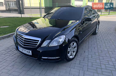Седан Mercedes-Benz E-Class 2010 в 