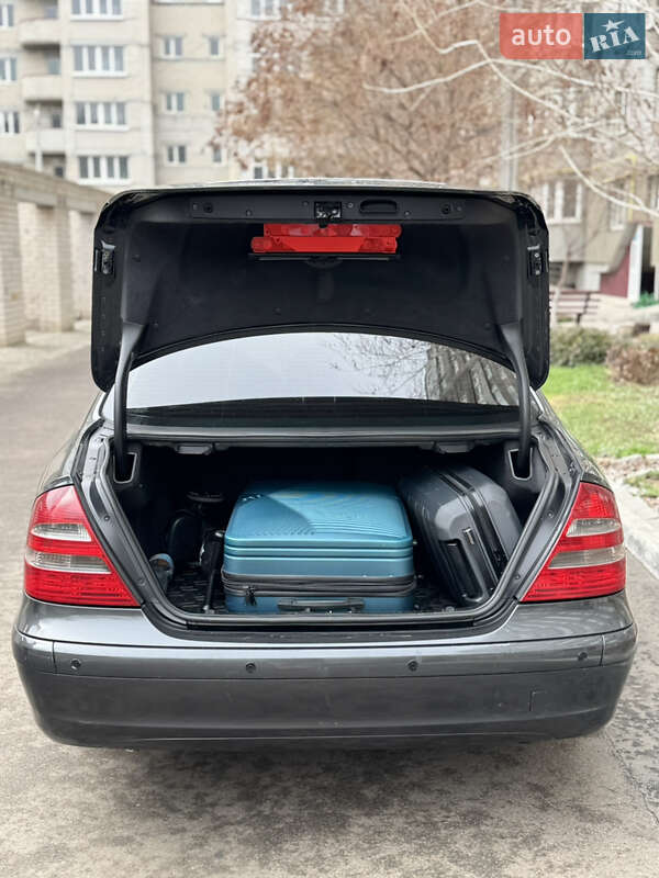 Седан Mercedes-Benz E-Class 2004 в Николаеве