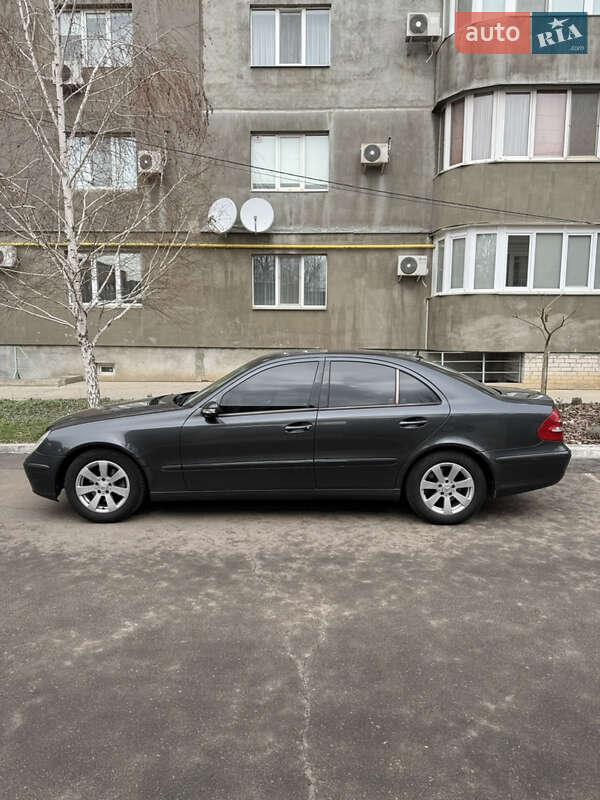 Седан Mercedes-Benz E-Class 2004 в Николаеве