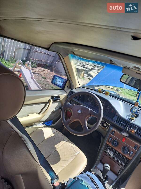 Седан Mercedes-Benz E-Class 1985 в Подільську