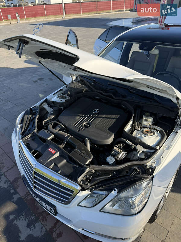 Седан Mercedes-Benz E-Class 2012 в Хусті
