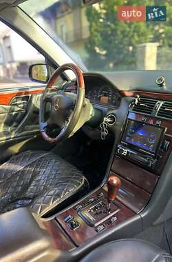 Седан Mercedes-Benz E-Class 2000 в 