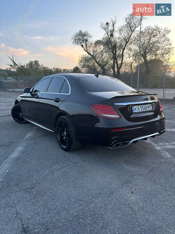 Седан Mercedes-Benz E-Class 2016 в Чернівцях