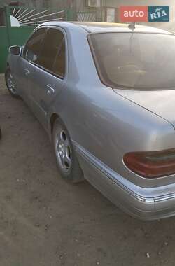 Седан Mercedes-Benz E-Class 1999 в 