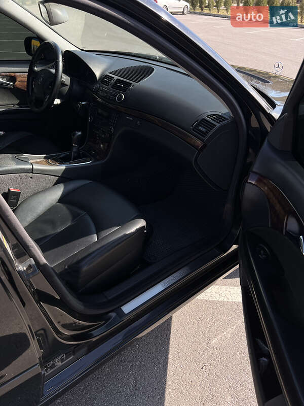 Седан Mercedes-Benz E-Class 2002 в Хмельнике фото 19 Седан Mercedes-Benz E-Class 2002 в Хмельнике