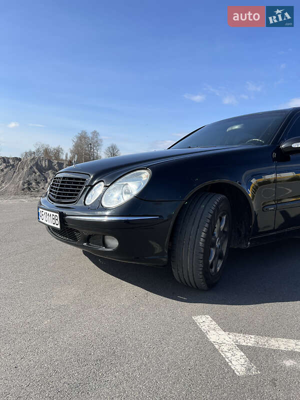 Седан Mercedes-Benz E-Class 2002 в Хмельнике фото 40 Седан Mercedes-Benz E-Class 2002 в Хмельнике