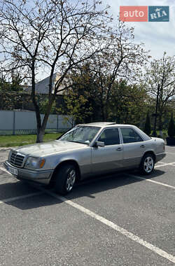 Седан Mercedes-Benz E-Class 1992 в 