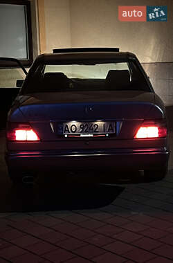 Седан Mercedes-Benz E-Class 1992 в 