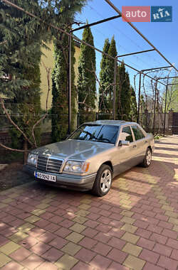 Седан Mercedes-Benz E-Class 1992 в 