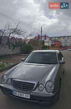Седан Mercedes-Benz E-Class 2000 в 