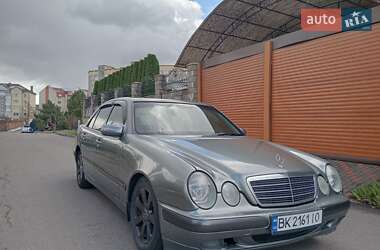 Седан Mercedes-Benz E-Class 2000 в 