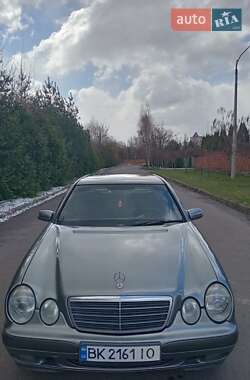 Седан Mercedes-Benz E-Class 2000 в 