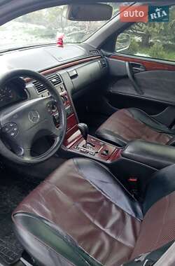 Седан Mercedes-Benz E-Class 2000 в 
