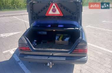 Седан Mercedes-Benz E-Class 1990 в 
