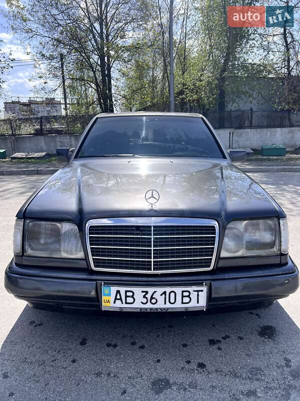 Седан Mercedes-Benz E-Class 1994 в 
