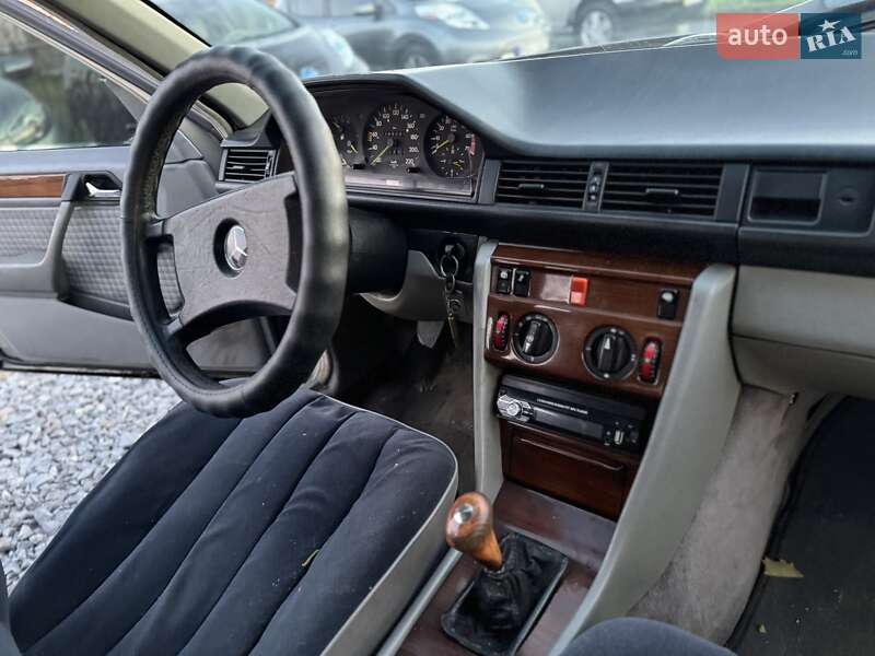 Седан Mercedes-Benz E-Class 1988 в Дрогобичі