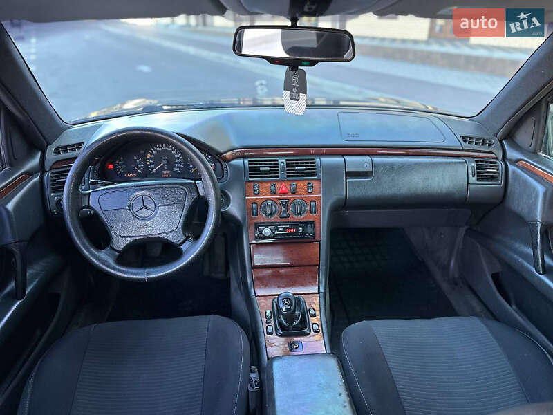 Седан Mercedes-Benz E-Class 1996 в Белой Церкви