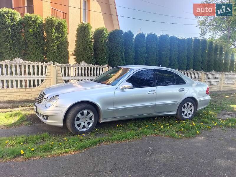 Седан Mercedes-Benz E-Class 2007 в Черновцах