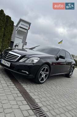 Седан Mercedes-Benz E-Class 2010 в Львові