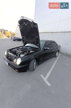 Седан Mercedes-Benz E-Class 2001 в 