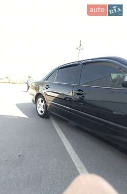 Седан Mercedes-Benz E-Class 2001 в 