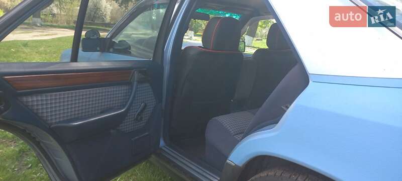 Седан Mercedes-Benz E-Class 1990 в Катюжанке