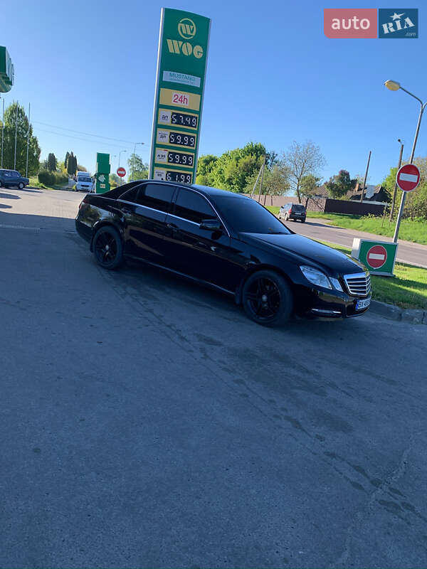 Седан Mercedes-Benz E-Class 2012 в Хмельницькому