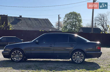 Седан Mercedes-Benz E-Class 2000 в 