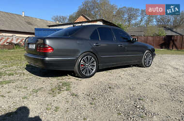 Седан Mercedes-Benz E-Class 2000 в 