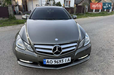 Купе Mercedes-Benz E-Class 2011 в 