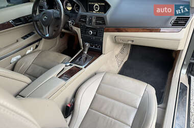 Купе Mercedes-Benz E-Class 2011 в 
