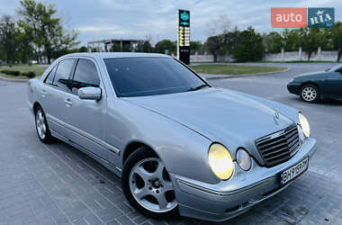Седан Mercedes-Benz E-Class 2000 в 
