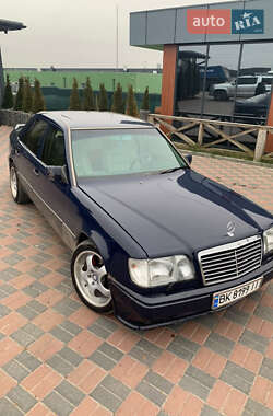 Седан Mercedes-Benz E-Class 1987 в 