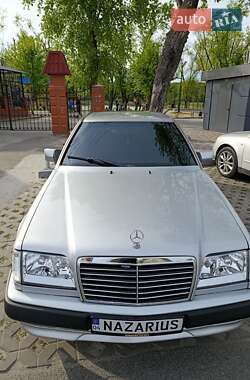 Купе Mercedes-Benz E-Class 1993 в 