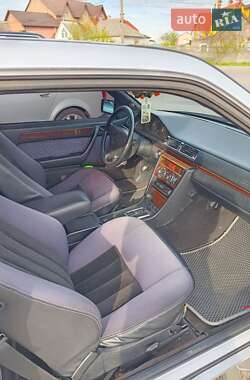 Купе Mercedes-Benz E-Class 1993 в 