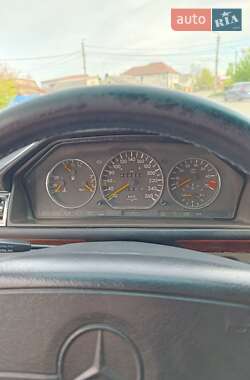 Купе Mercedes-Benz E-Class 1993 в 