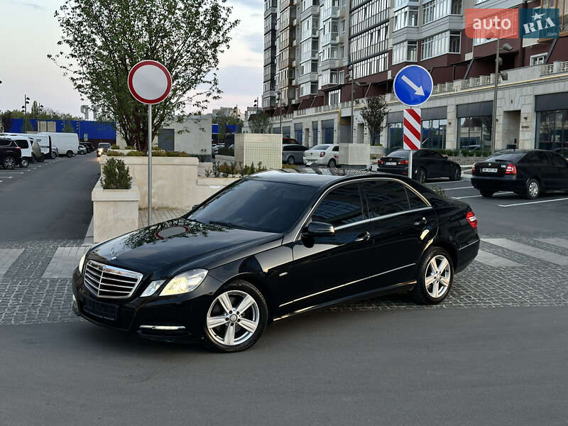 Седан Mercedes-Benz E-Class 2012 в Умані