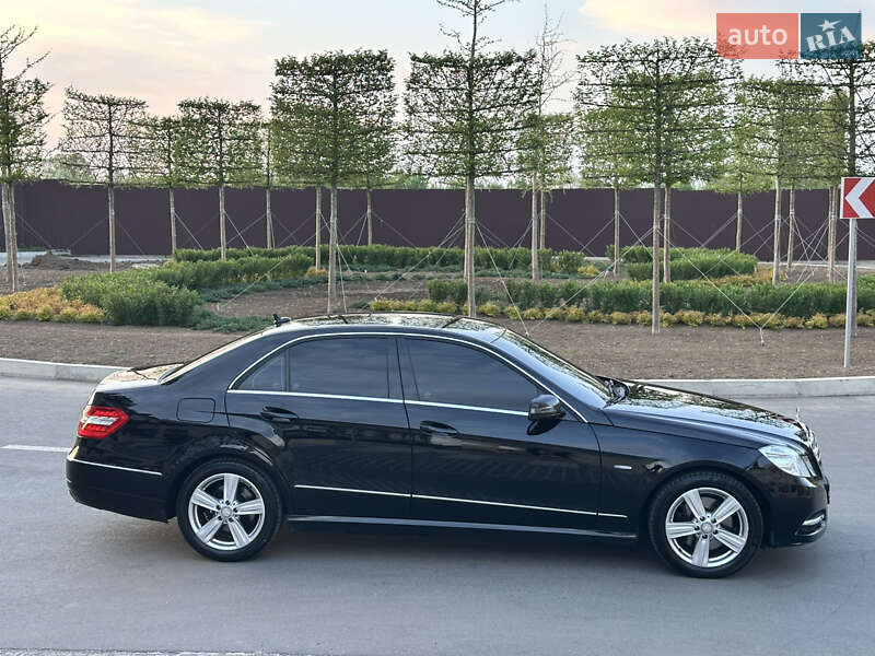 Седан Mercedes-Benz E-Class 2012 в Умані