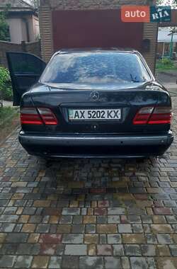 Седан Mercedes-Benz E-Class 2001 в Харькове